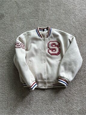 Bomber/Varsity jacket,Women USA Sz M Cream,Patches Embroidered S & 26,button